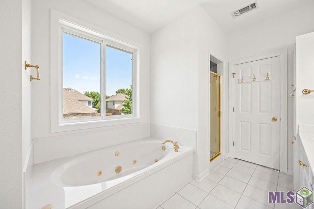 virtual staged primary bath