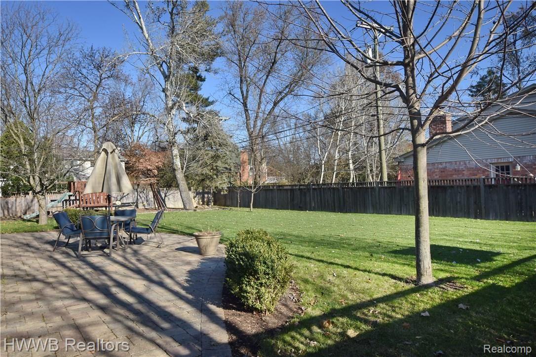 565 South Cranbrook Road Birmingham, MI 48009 - Photo 29 of 31 Fully fenced rear yard