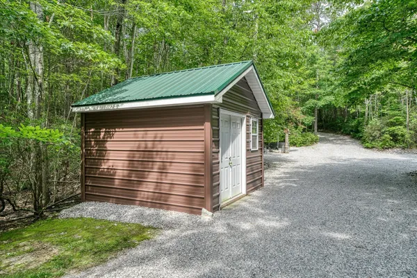 a view of front of a house with a yard
