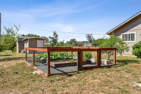 $565,000 | 1681 Oak Grove Drive, Redwood Valley, CA 95470