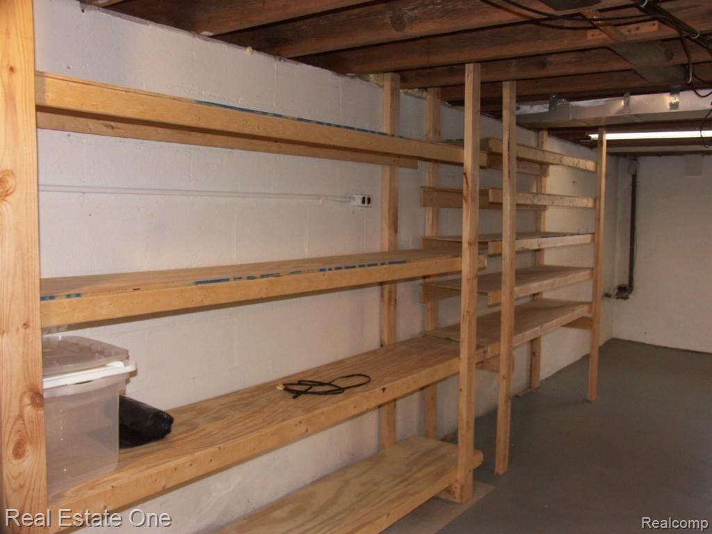 6233 Waldon Road Clarkston, MI 48346 - Photo 41 of 41 storage shelves