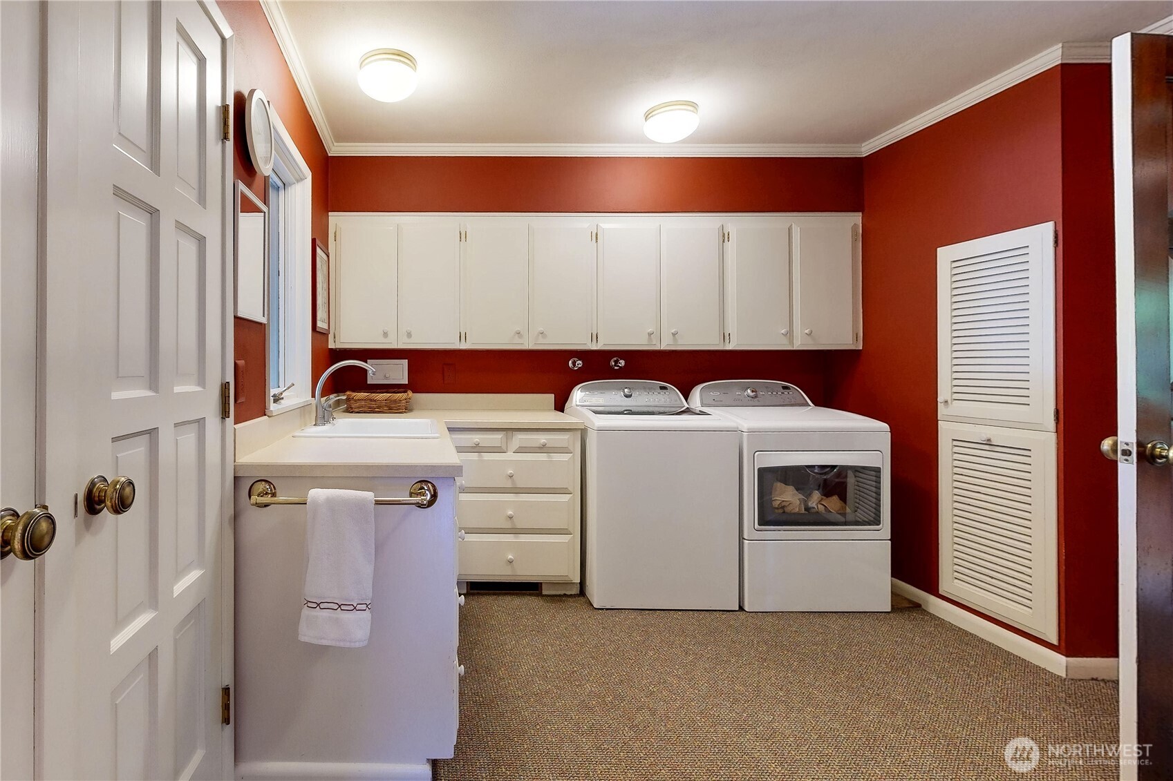 240 Stone Street Walla Walla, WA 99362 - Photo 13 of 40 a utility room with dryer and washer