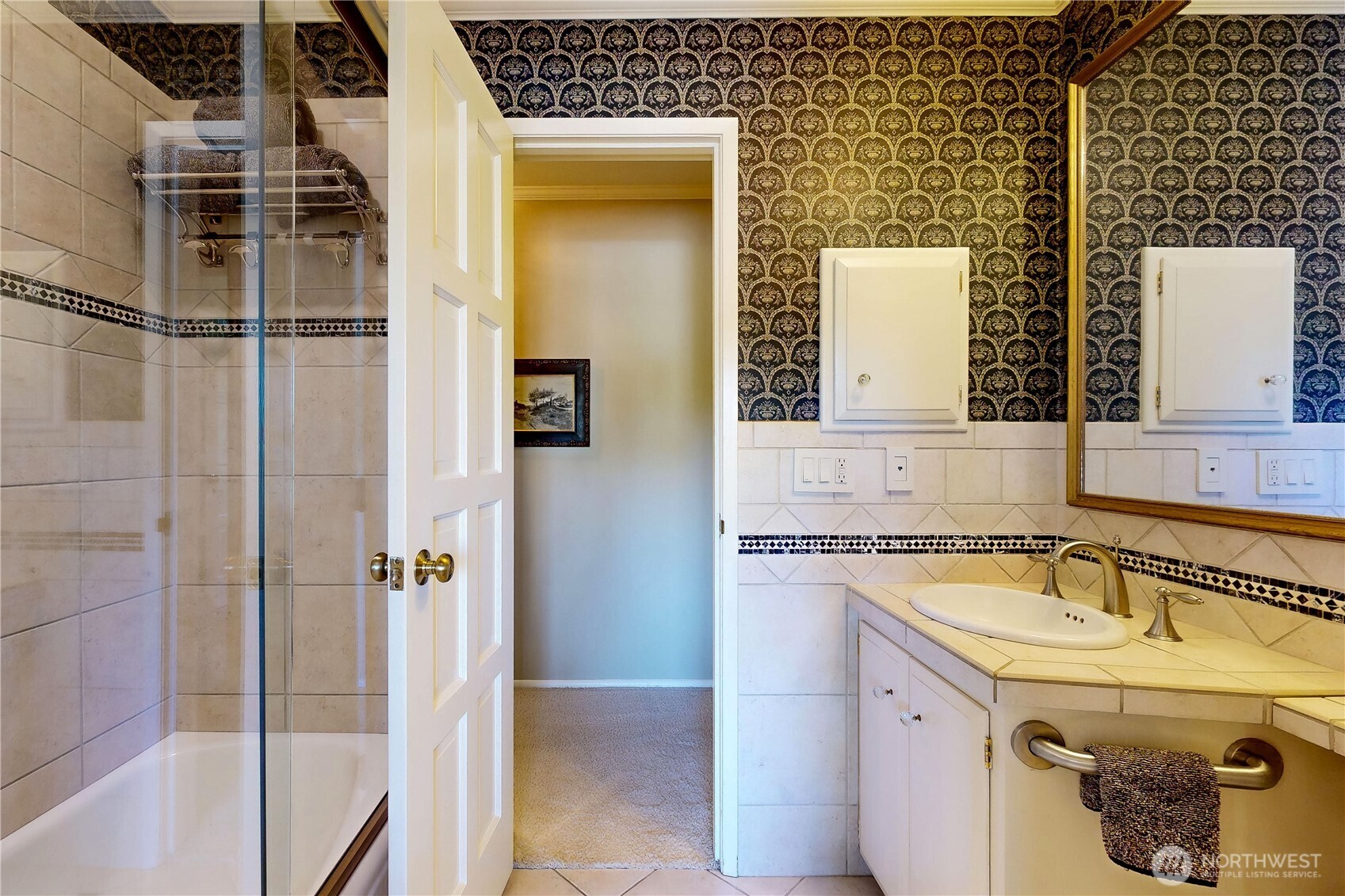 240 Stone Street Walla Walla, WA 99362 - Photo 21 of 40 a bathroom with a sink and a mirror