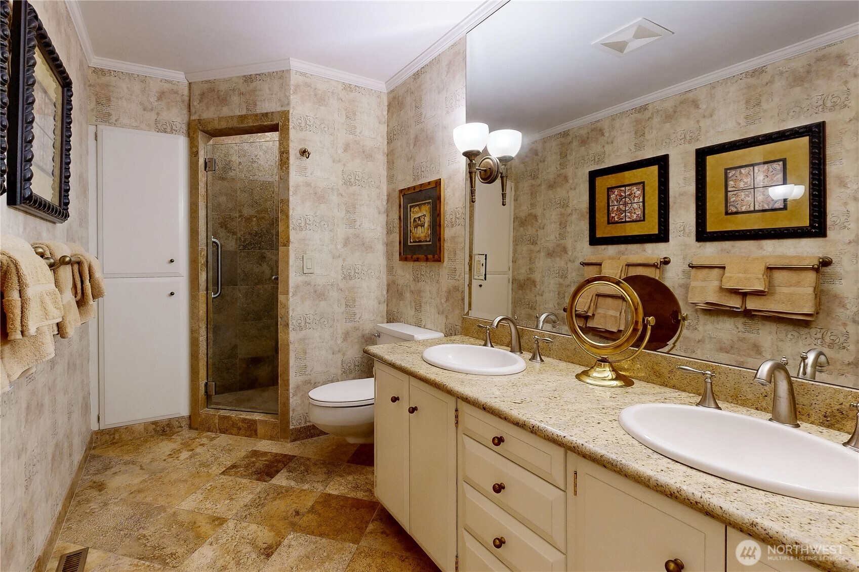 240 Stone Street Walla Walla, WA 99362 - Photo 23 of 40 a bathroom with double vanity sink and a mirror