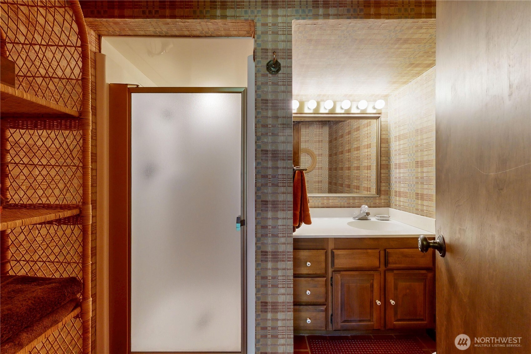 240 Stone Street Walla Walla, WA 99362 - Photo 27 of 40 a bathroom with a sink and a mirror