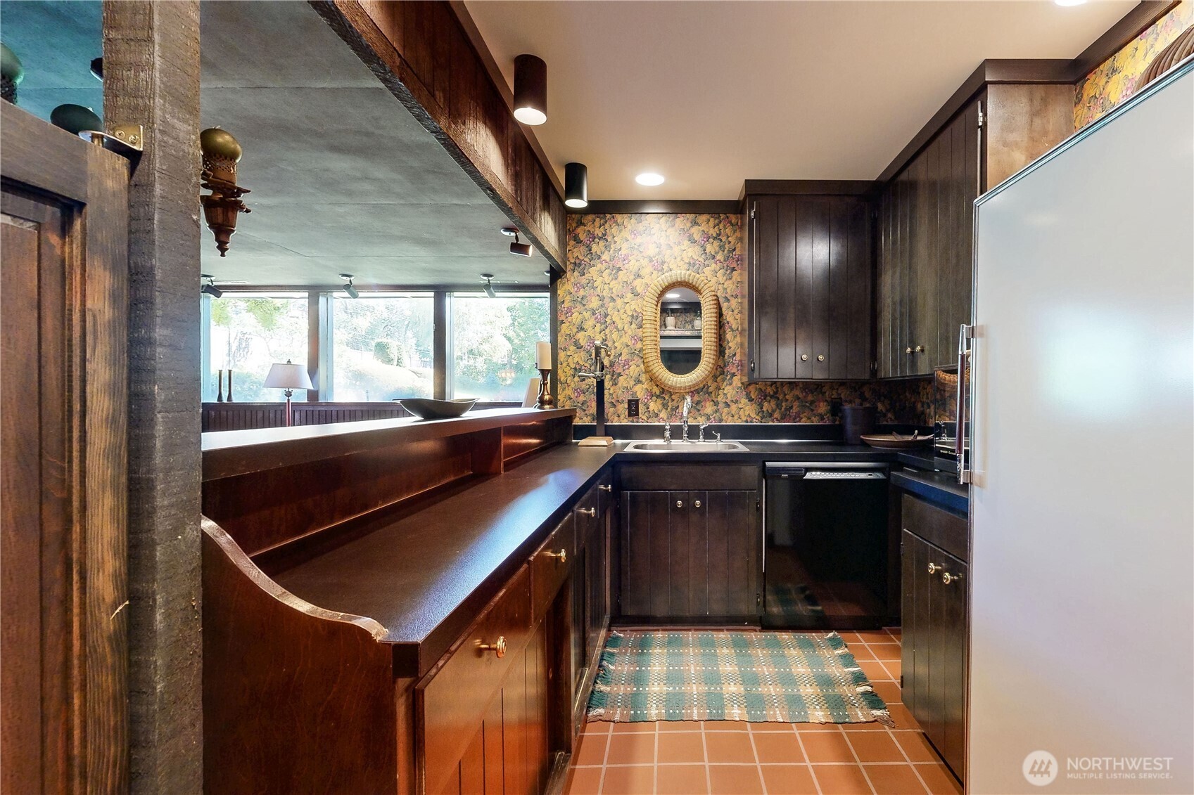 240 Stone Street Walla Walla, WA 99362 - Photo 31 of 40 a kitchen with a sink and a stove