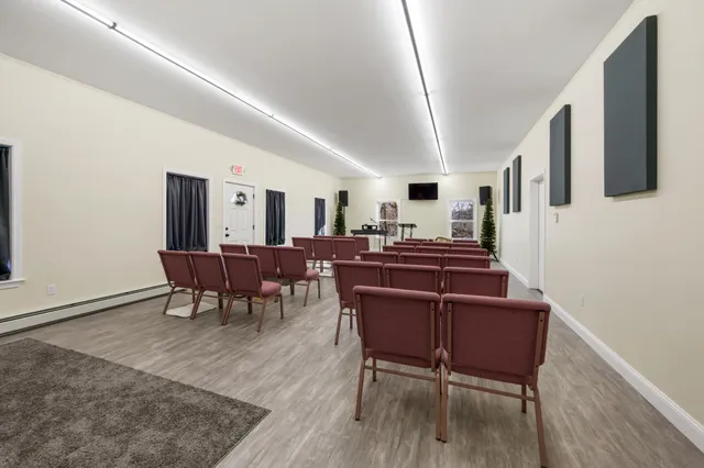 $999,999 | 136 Main Street, Winterport, ME 04496