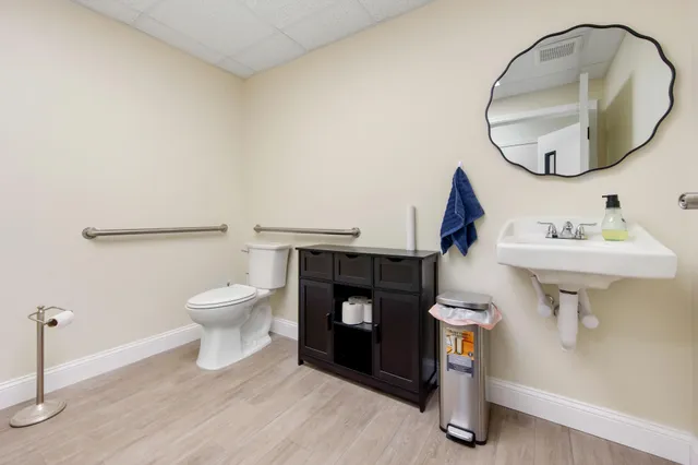 $999,999 | 136 Main Street, Winterport, ME 04496