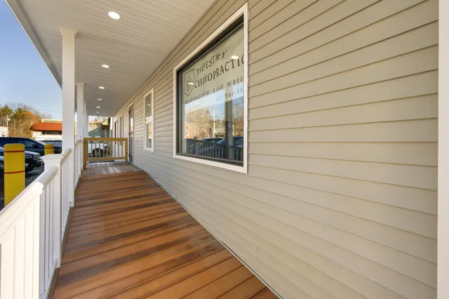 $999,999 | 136 Main Street, Winterport, ME 04496