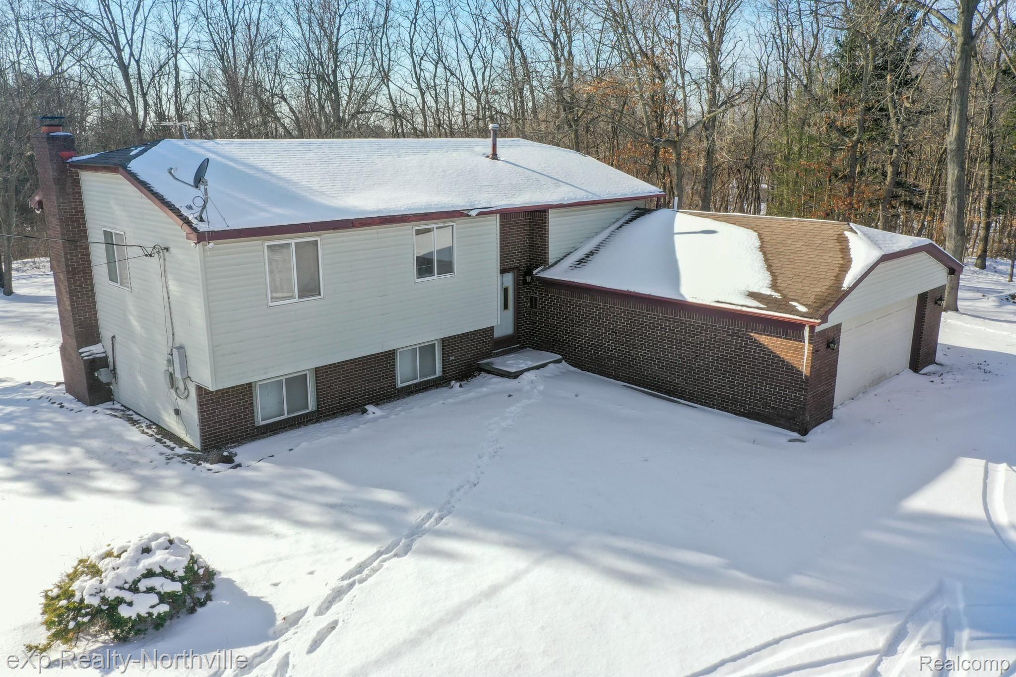 9680 Rattalee Lake Road Clarkston, MI 48348 - Photo 1 of 60 DJI_0497.jpg