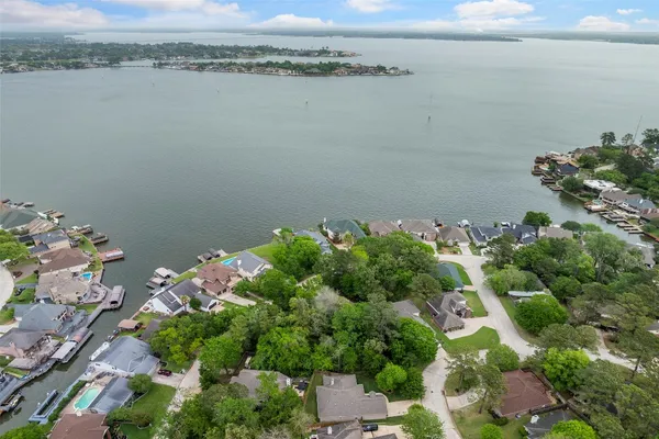 $2,200 | 3718 Treasure Island Drive, Montgomery, TX 77356