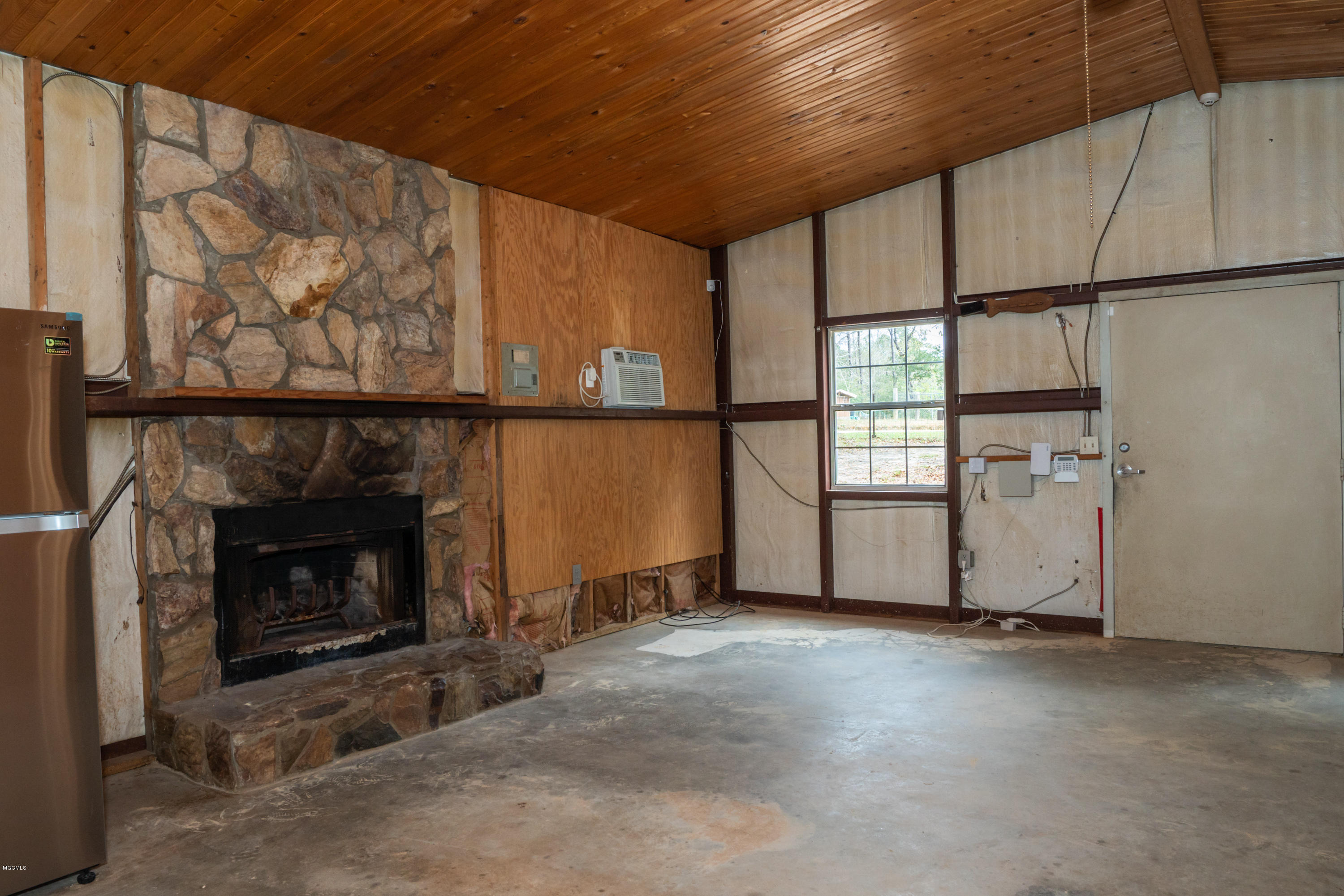 8215 Henley Road Pass Christian, MS 39571 - Photo 4 of 14 8215 Henley Road-18