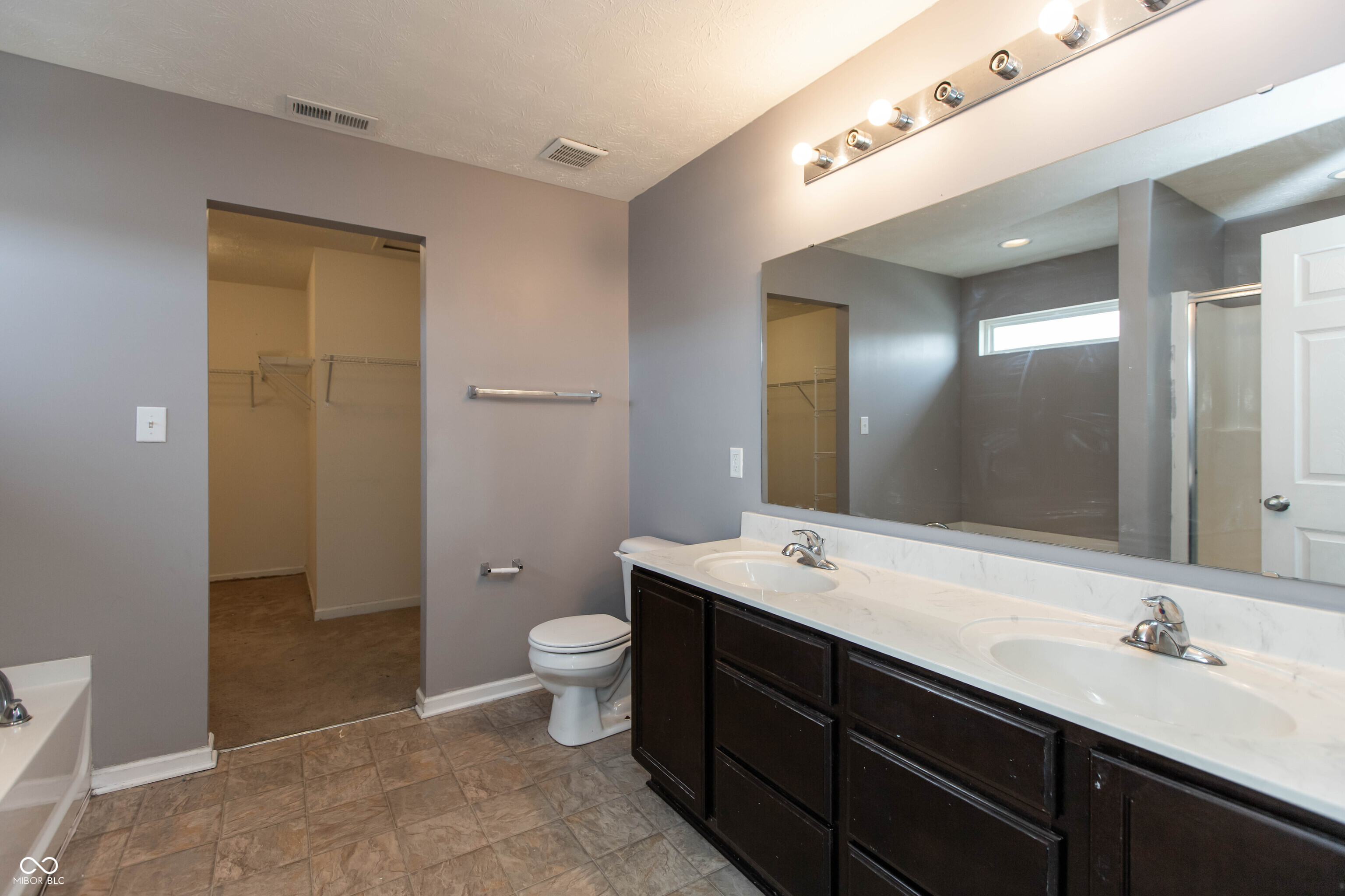 2471 Cabin Hill Road Indianapolis, IN 46229 - Photo 13 of 21