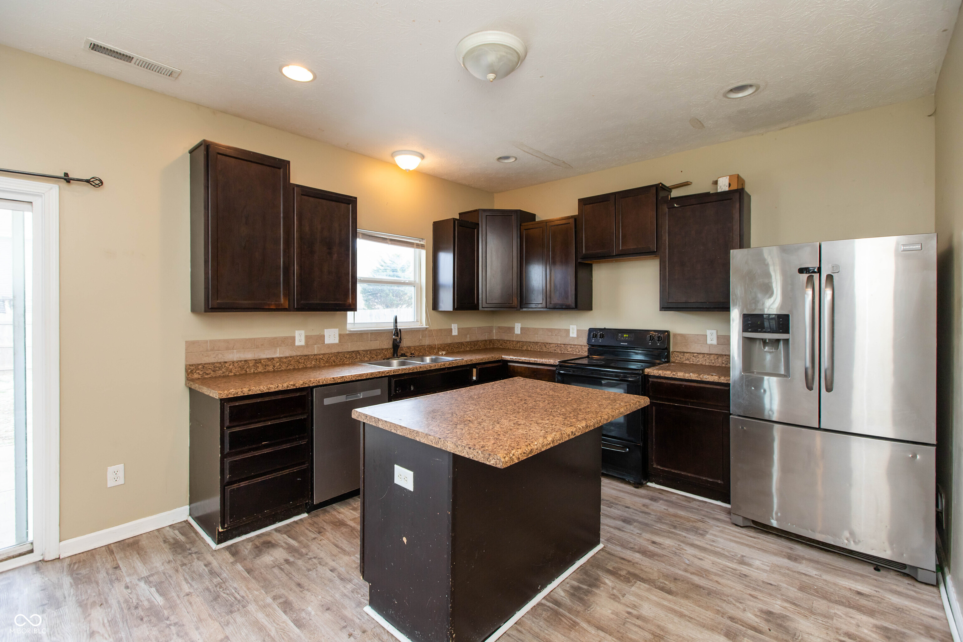 2471 Cabin Hill Road Indianapolis, IN 46229 - Photo 6 of 21