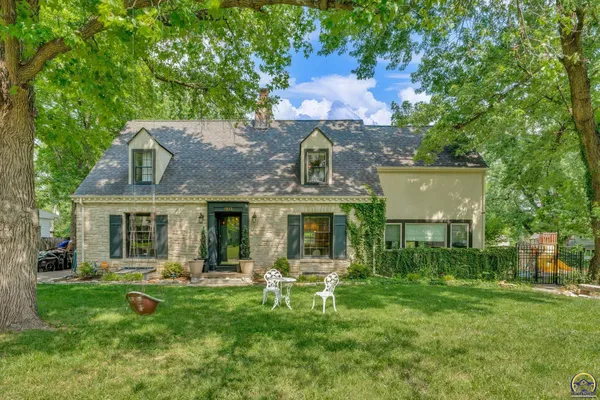$424,900 | 1932 Southwest Westwood Drive, Topeka, KS 66604