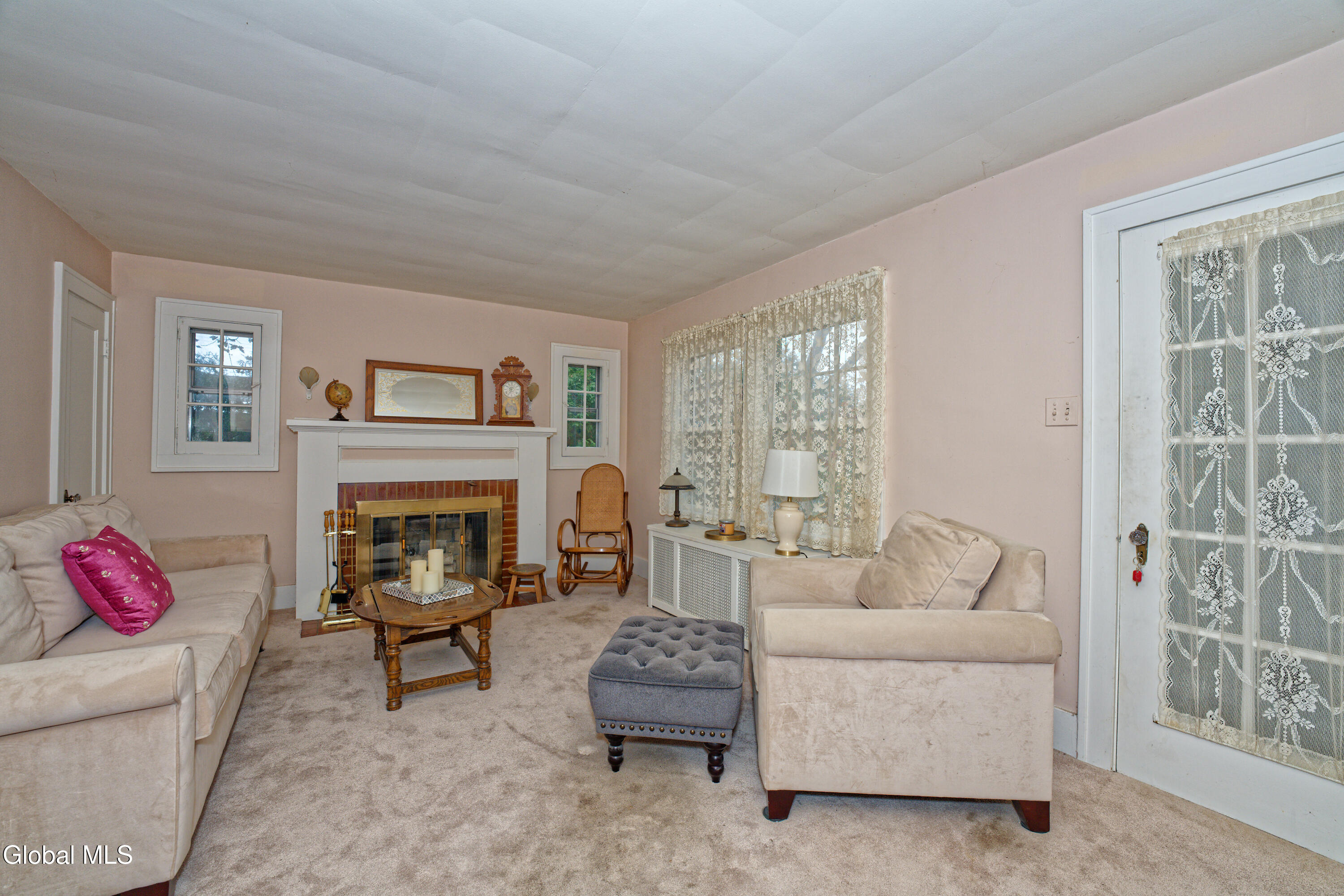453 Ballston Road Glenville, NY 12302 - Photo 5 of 37 1 Livingroom 1