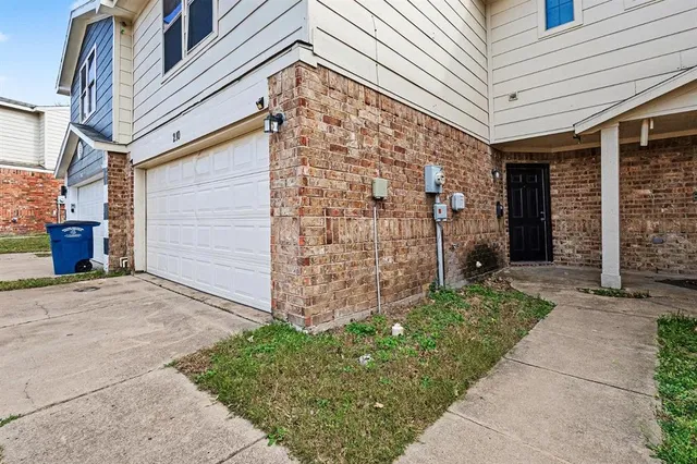 a view of a pathway along the building