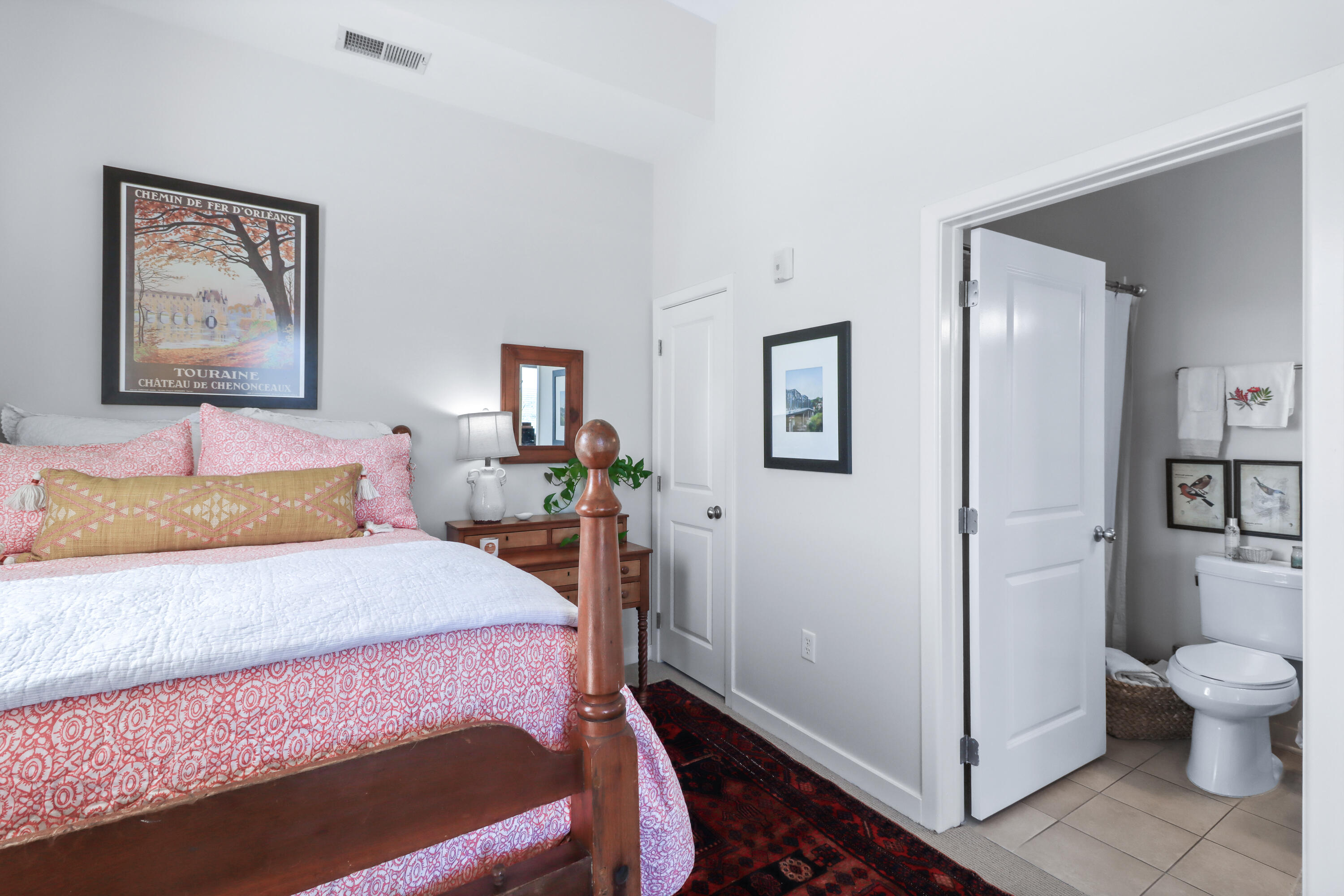 200 Manufacturers Road, Unit 717 Chattanooga, TN 37405 - Photo 14 of 31 guest bedroom with private door