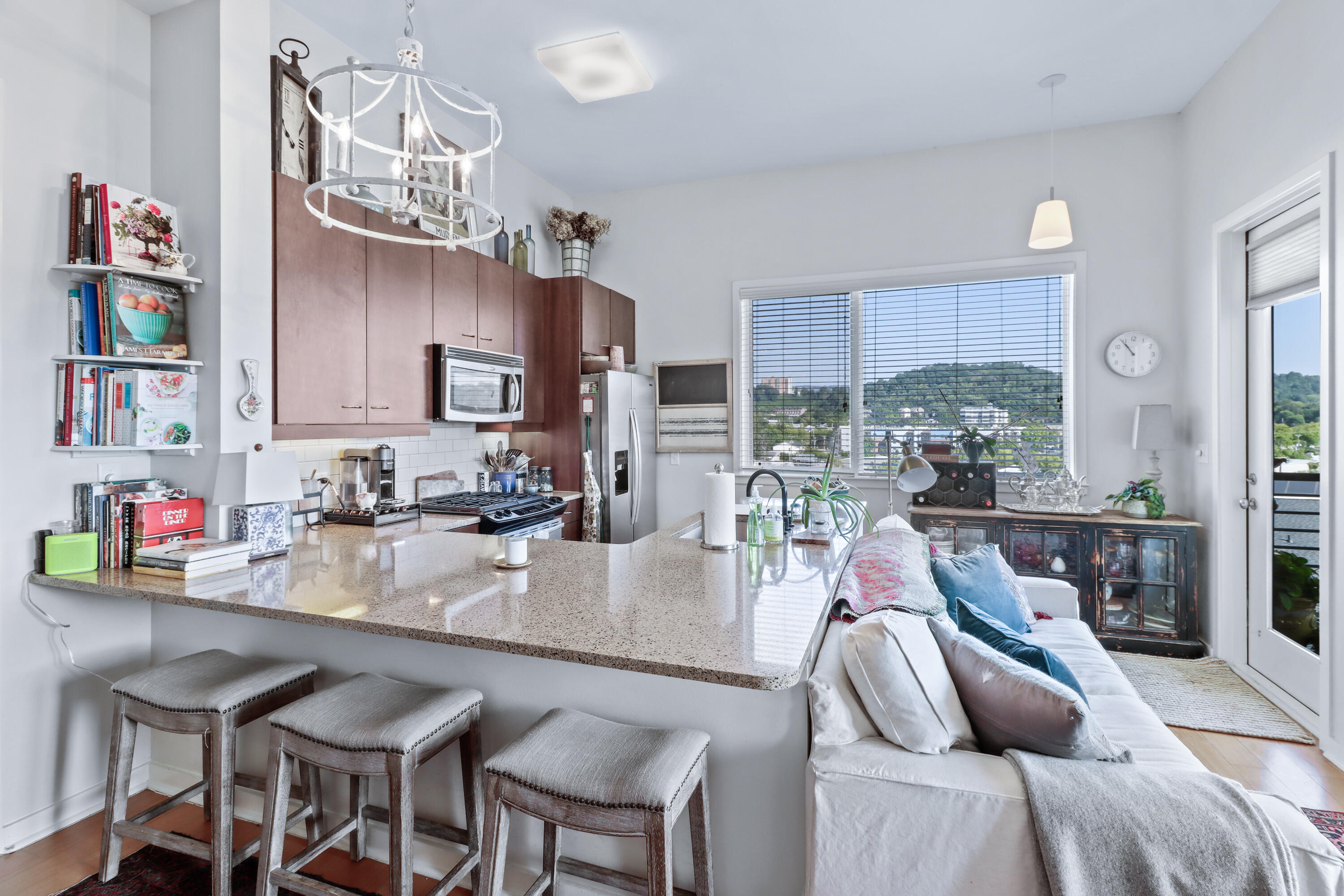 200 Manufacturers Road, Unit 717 Chattanooga, TN 37405 - Photo 6 of 31 bright, sunny kitchen