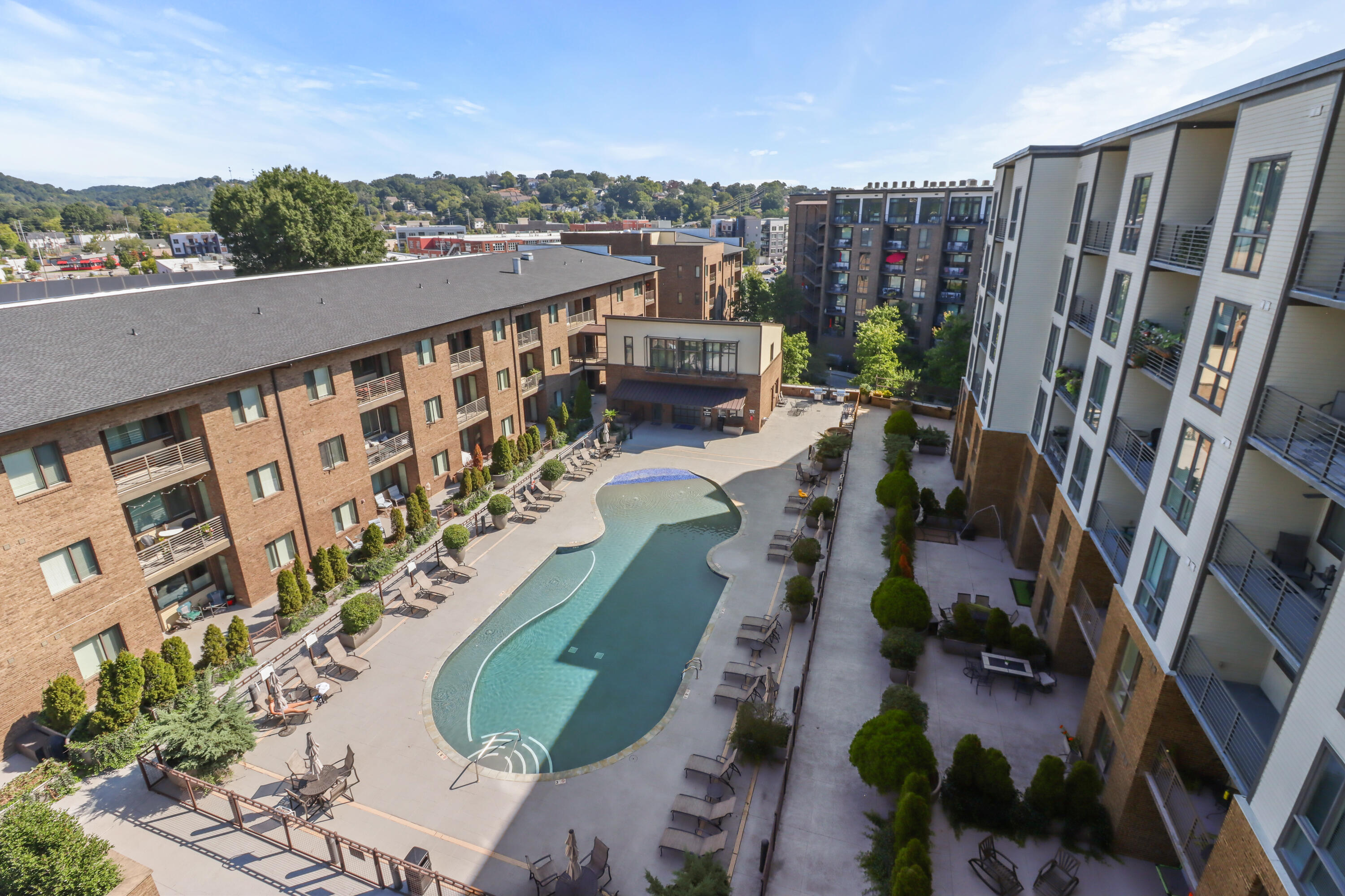 200 Manufacturers Road, Unit 717 Chattanooga, TN 37405 - Photo 8 of 31 covered balcony overlooks the pool