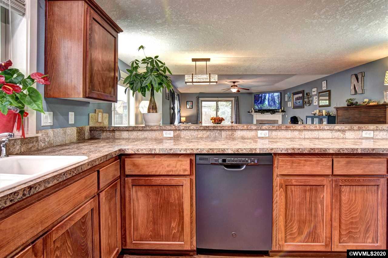 122 10th Street Jefferson, OR 97352 - Photo 10 of 32