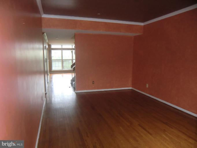 9115 Erfurt Court Laurel, MD 20708 - Photo 2 of 30 Living Room