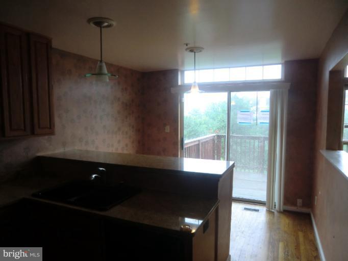 9115 Erfurt Court Laurel, MD 20708 - Photo 11 of 30 Kitchen