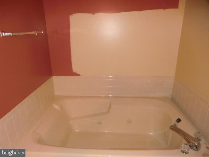 9115 Erfurt Court Laurel, MD 20708 - Photo 13 of 30 Bath (Master)