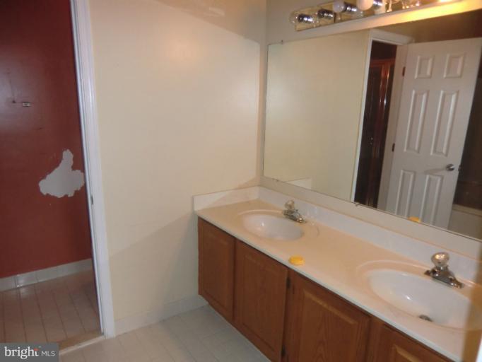 9115 Erfurt Court Laurel, MD 20708 - Photo 19 of 30 Bath (Master)