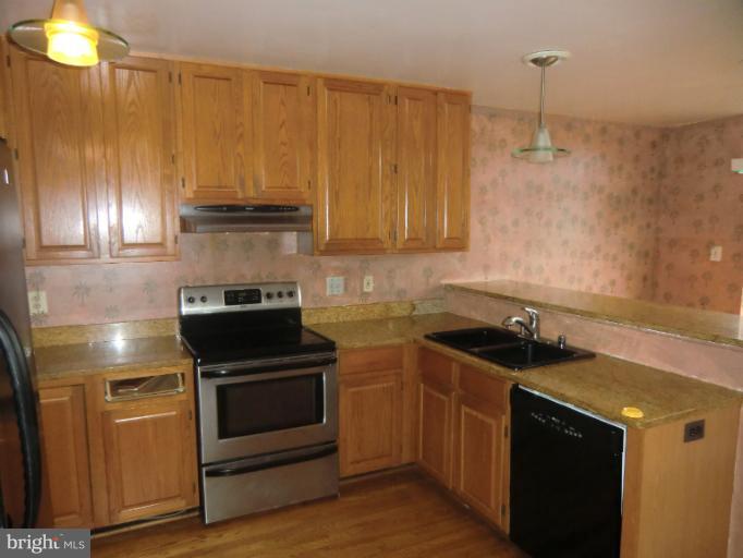 9115 Erfurt Court Laurel, MD 20708 - Photo 24 of 30 Kitchen