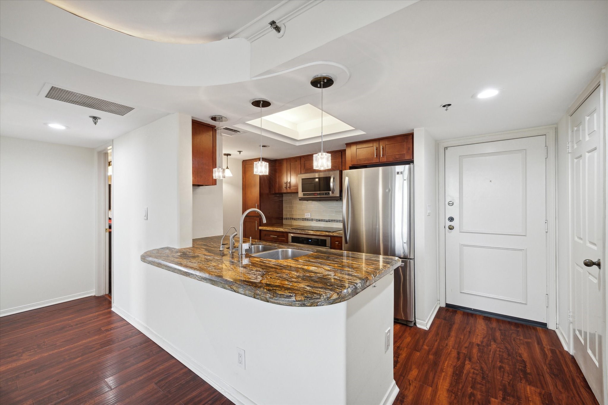 3525 Sage Road, Unit 512 Houston, TX 77056 - Photo 2 of 28