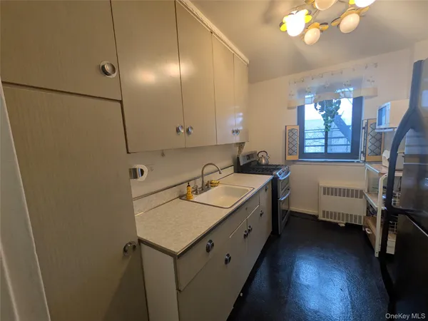 $175,000 | 87-56 Francis Lewis Boulevard, Unit B45 | Holliswood