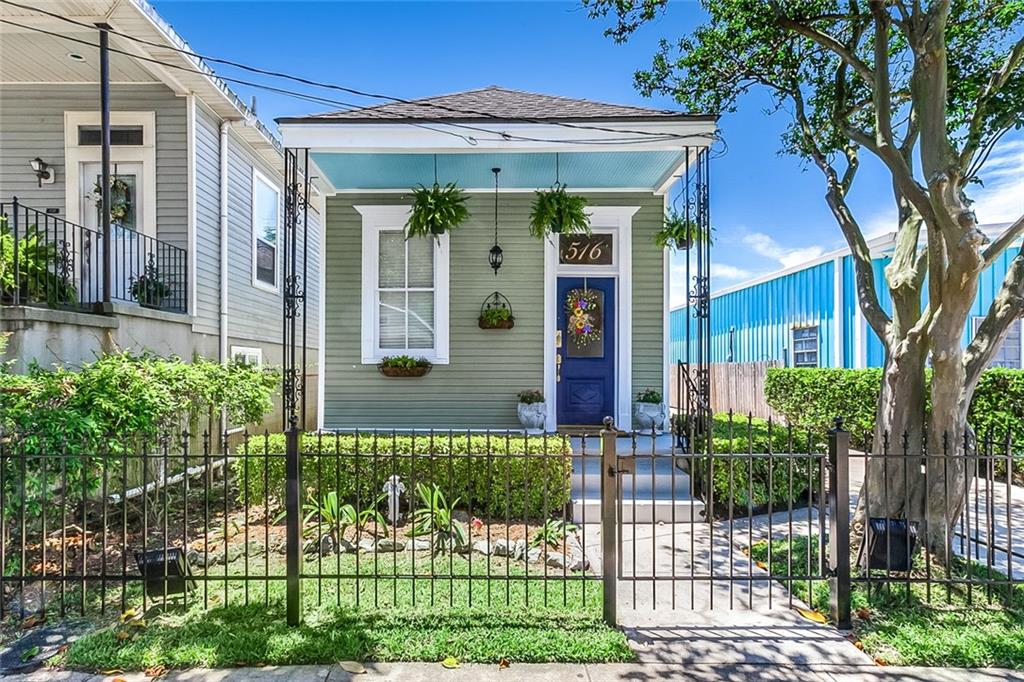 516 Derbigny Street Gretna, LA 70053 - Photo 1 of 18
