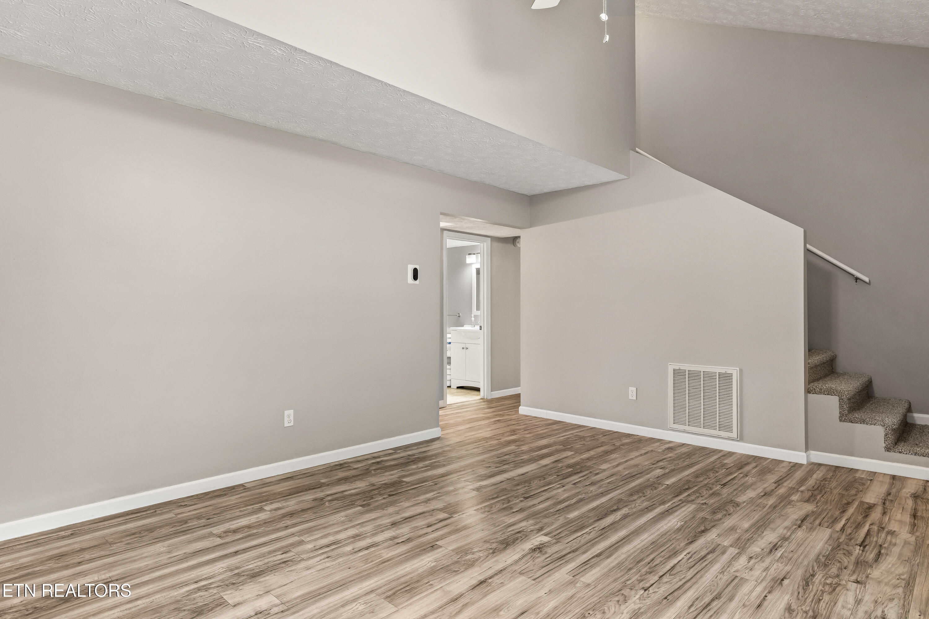 2423 Chimney Ridge Road Knoxville, TN 37923 - Photo 8 of 37 Living Room