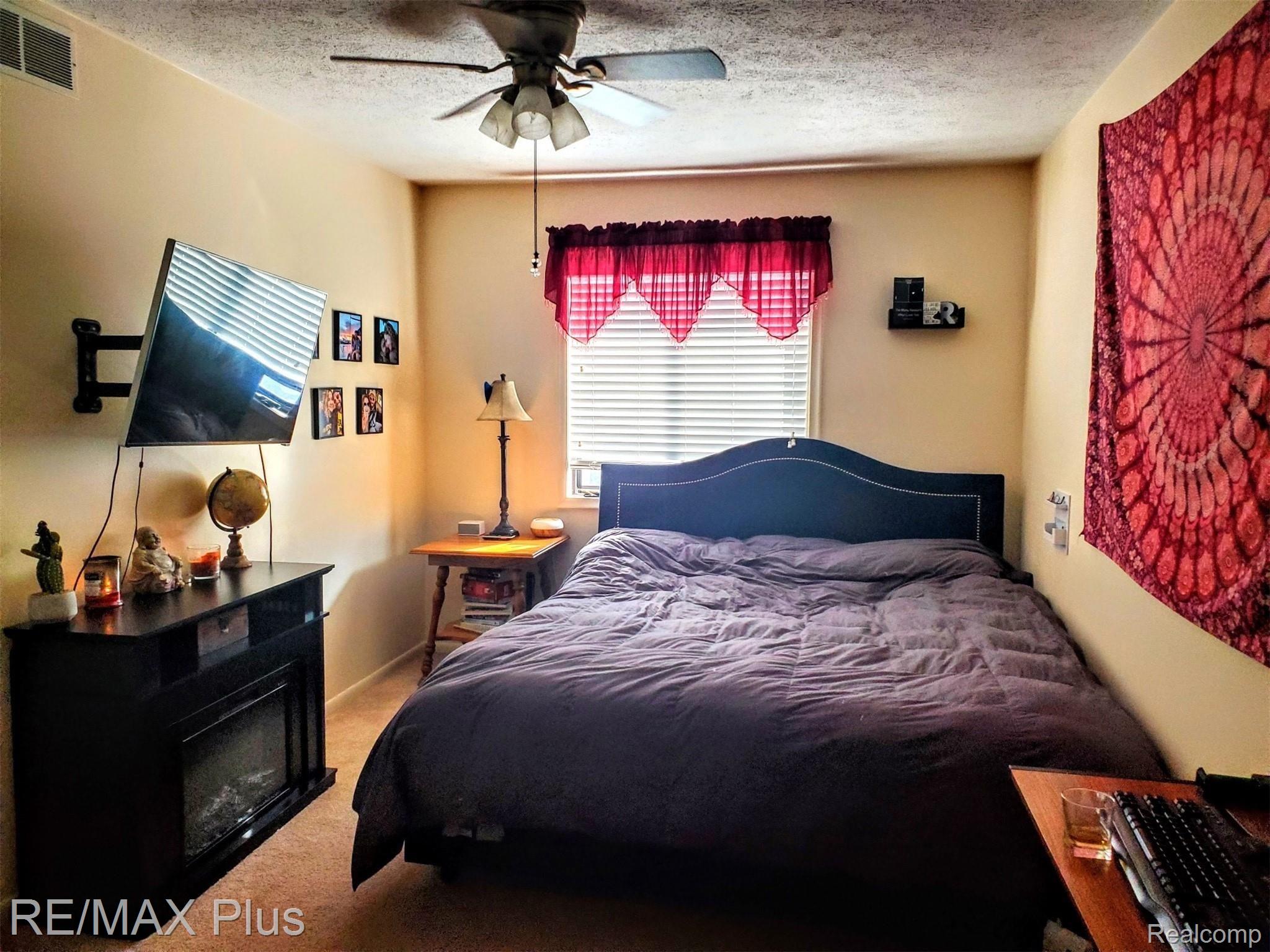 101 East Jolly Road, Unit B 5 Lansing, MI 48910 - Photo 8 of 15 101 Jolly - 3.JPG