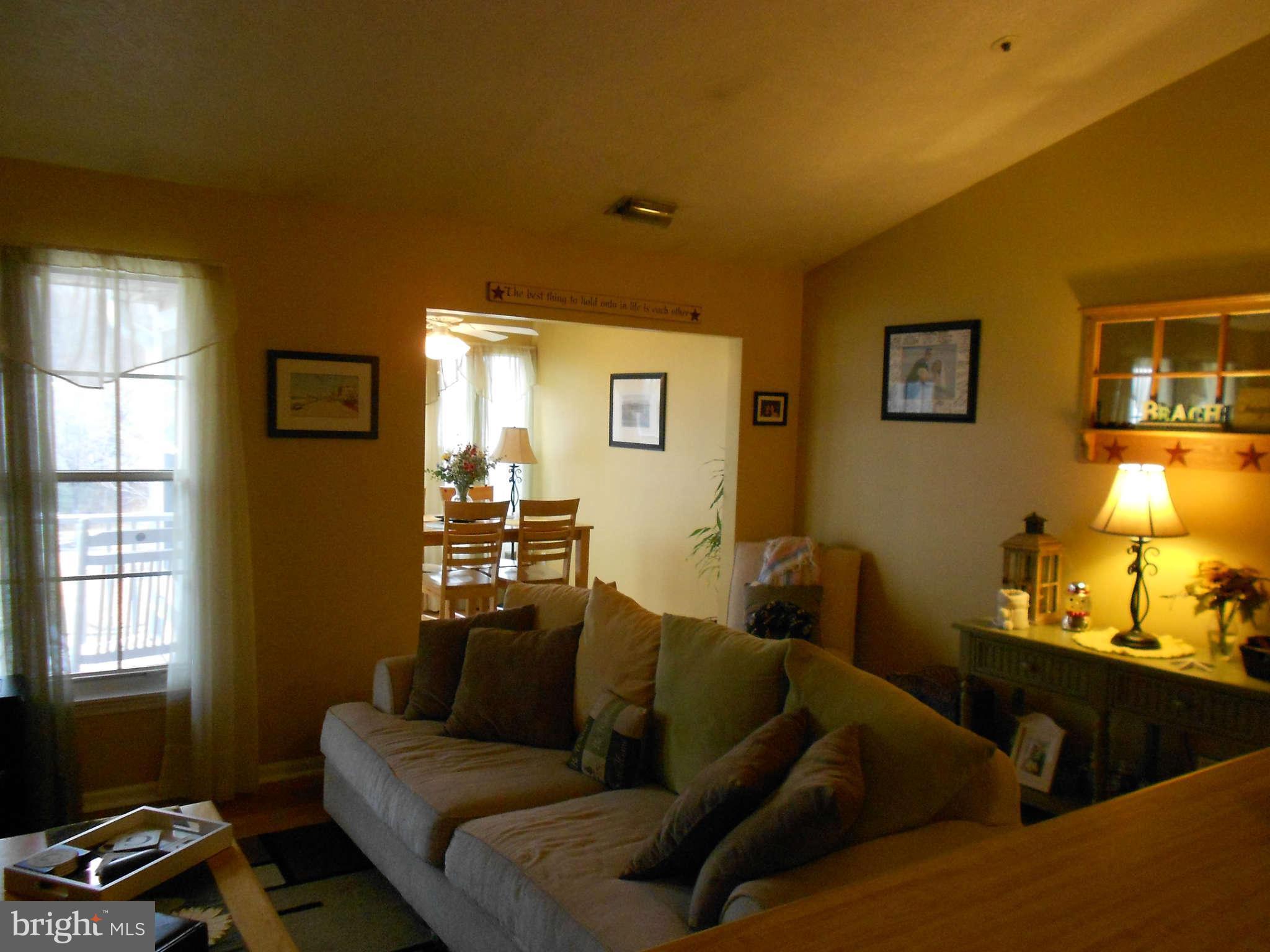 713 Deering Road, Unit 5J Pasadena, MD 21122 - Photo 8 of 26 Living Room