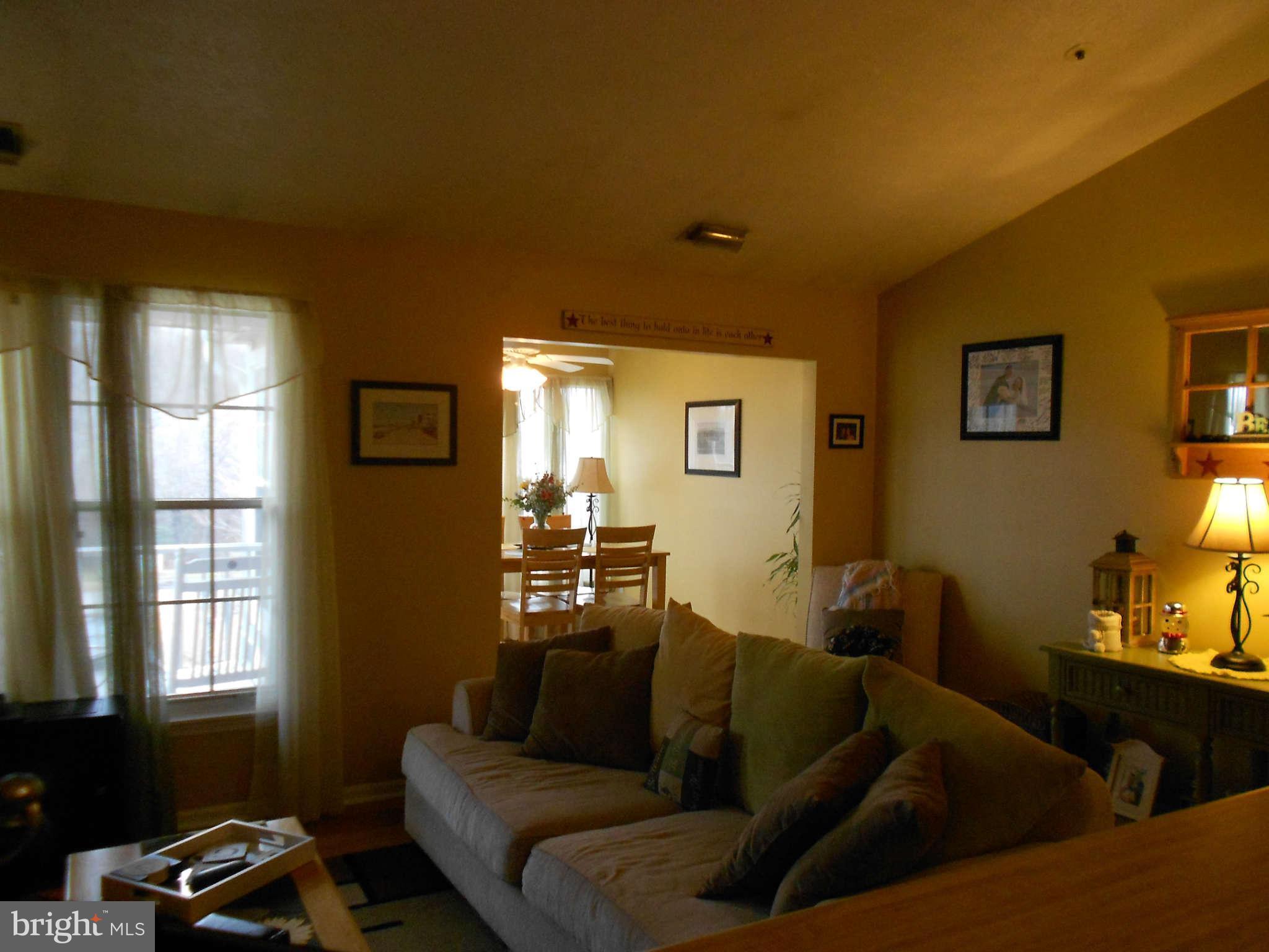 713 Deering Road, Unit 5J Pasadena, MD 21122 - Photo 9 of 26 Living Room