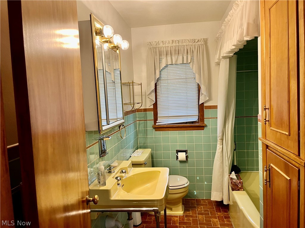 2680 Waltham Road Akron, OH 44313 - Photo 4 of 10 Gallery Image 4