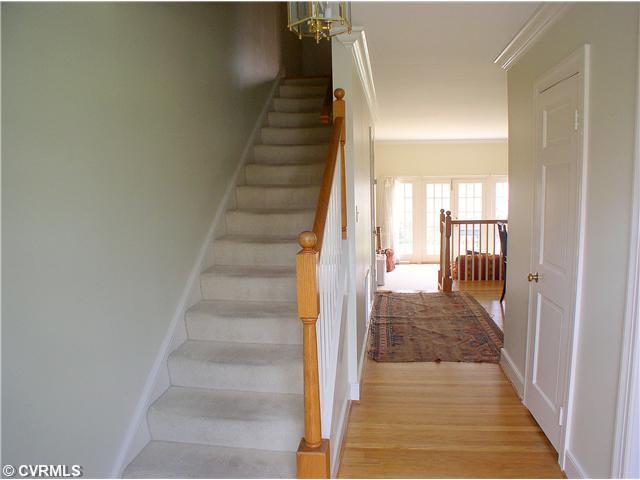 300 North Ridge Road, Unit 16 Henrico, VA 23229 - Photo 3 of 10 Foyer