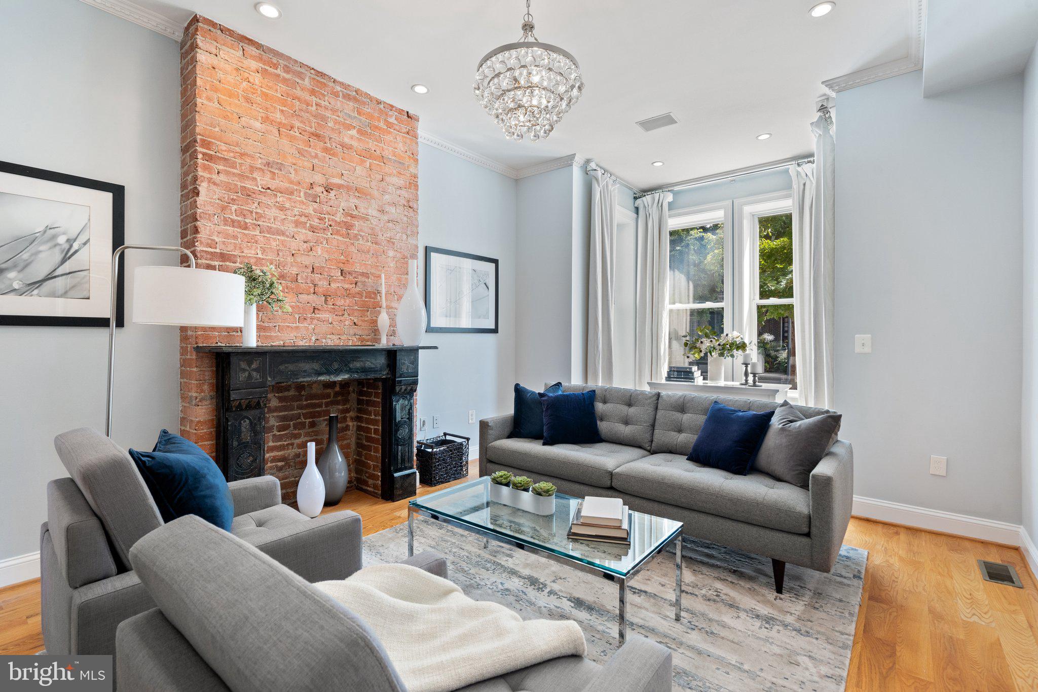 628 E Street Northeast Washington, DC 20002 - Photo 4 of 46 Large front parlo