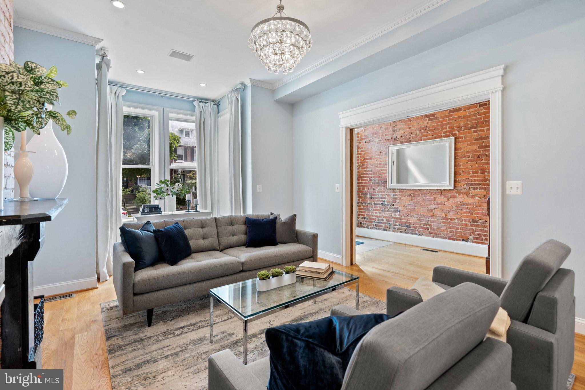 628 E Street Northeast Washington, DC 20002 - Photo 6 of 46 Welcome southern light through bay windows