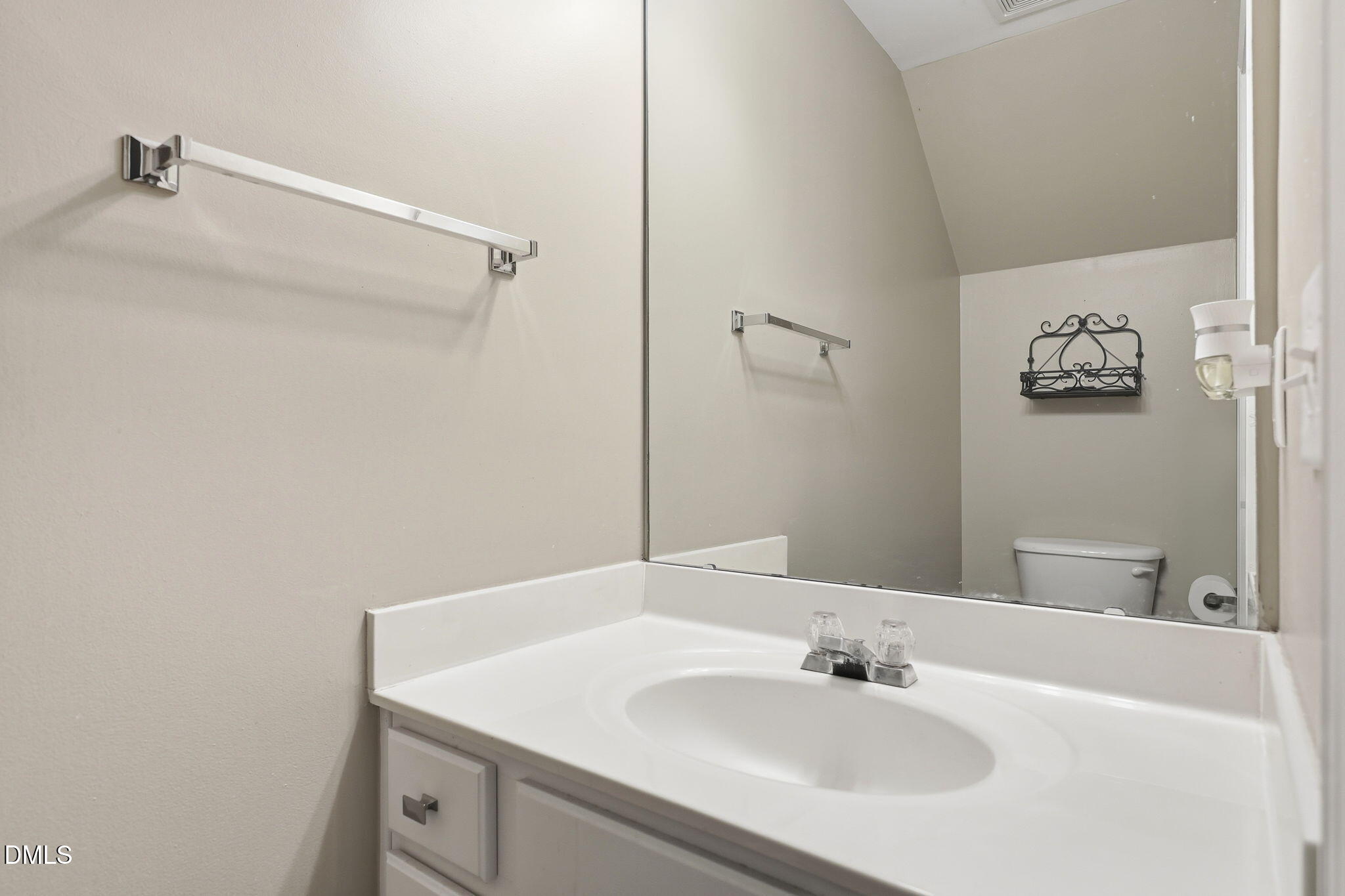 5408 Bayside Court Raleigh, NC 27613 - Photo 5 of 38 14-web-or-mls-IMG_0645