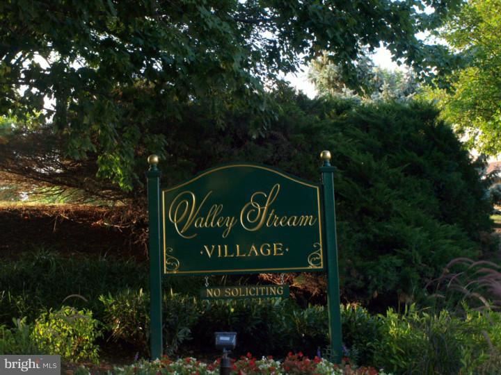 179 Valley Stream Circle Chesterbrook, PA 19087 - Photo 4 of 20 View