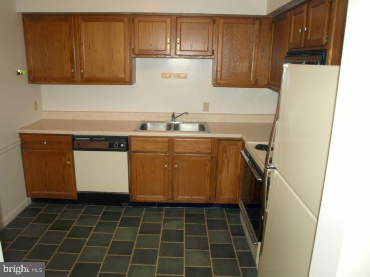 179 Valley Stream Circle Chesterbrook, PA 19087 - Photo 8 of 20 Kitchen