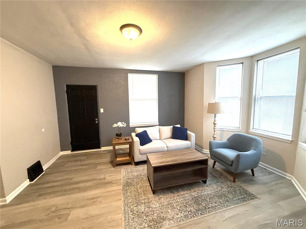 725 Lee Belleville, IL 62221 - Photo 4 of 31