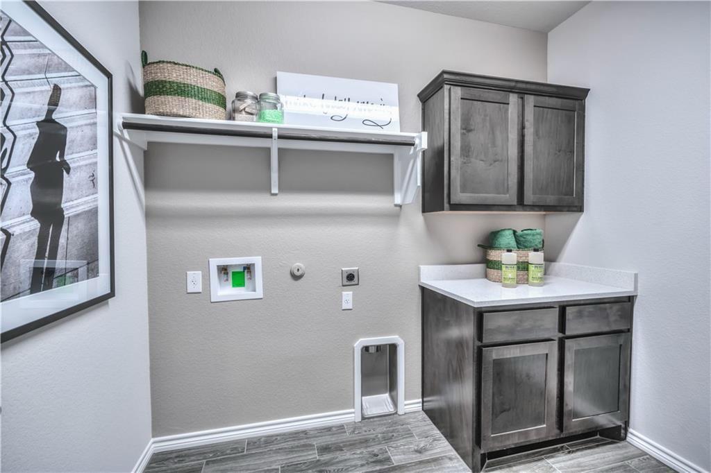 8605 Daisy Cutter Crossing Georgetown, TX 78626 - Photo 15 of 17 a bathroom with a sink and a mirror