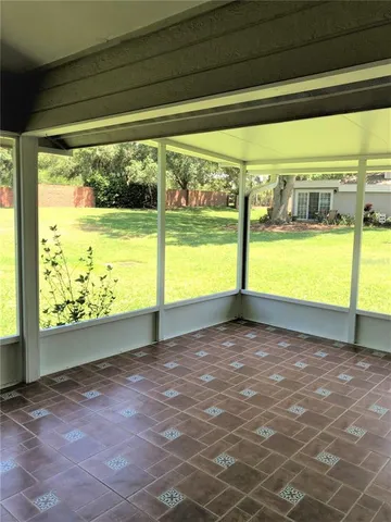 a view of empty room with window