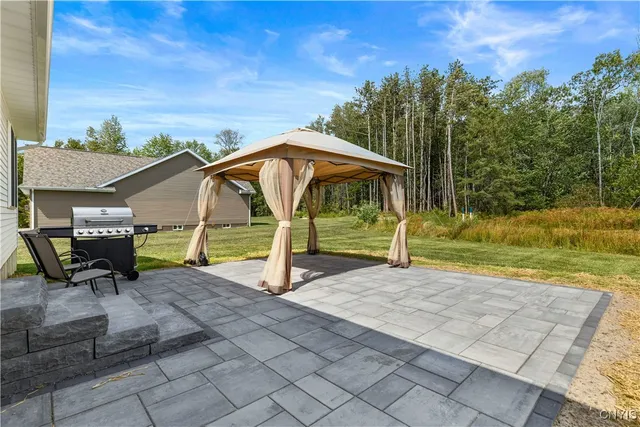 $469,900 | 106 Peet Drive, Marcy, NY 13403