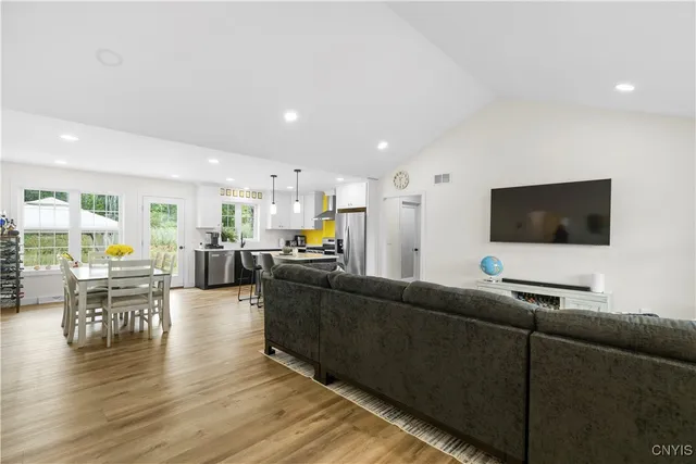 $469,900 | 106 Peet Drive, Marcy, NY 13403