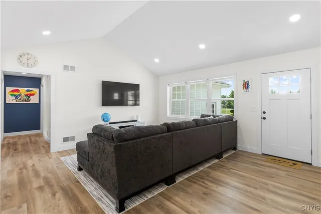 $469,900 | 106 Peet Drive, Marcy, NY 13403